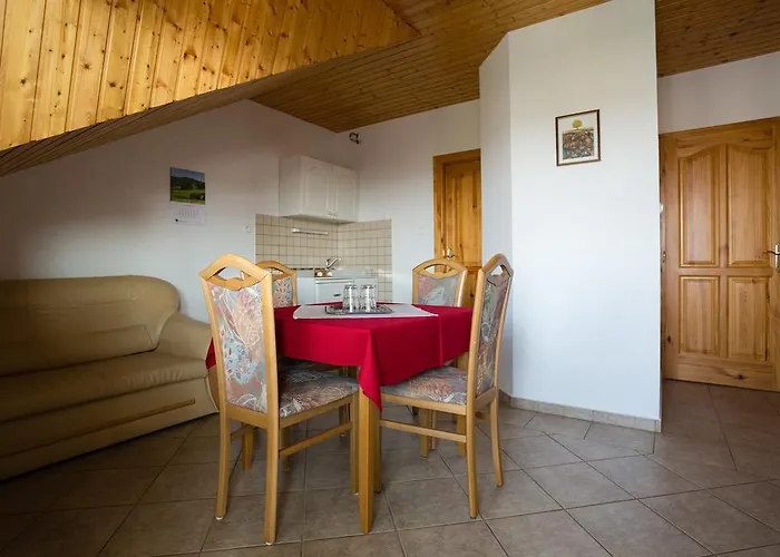 Jaeger בית הארחה פוניארצוושהג'